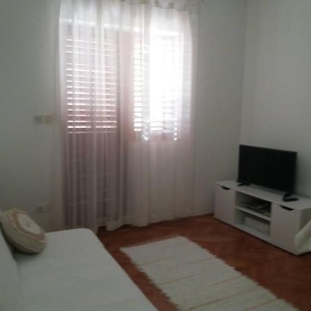 Apartment Groundfloor Jelsa  Exterior photo